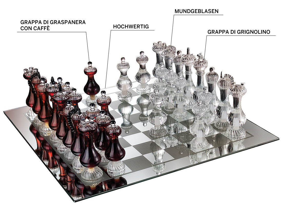 Luxuriöses Schachspiel, handgeblasene Figuren gefüllt mit edelstem Grappa